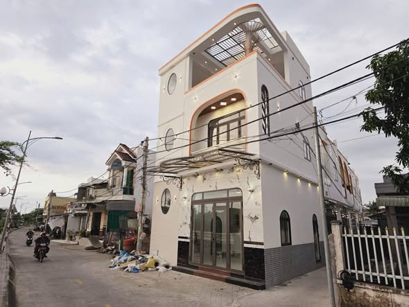 Nhà phố Hoàng Quốc Việt 63m² - Vị trí đắc địa, đầu tư sinh lời!