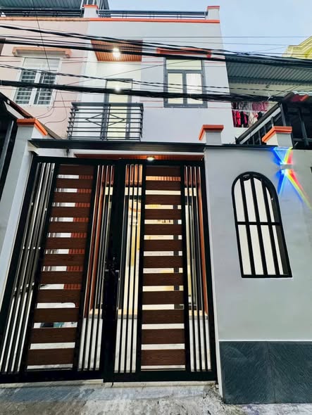 Bán nhà 3 tầng QL50 Cần Giuộc 44m² giá 1.98 tỷ - Sổ hồng sẵn!