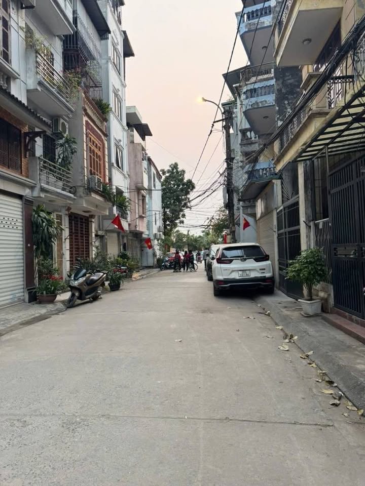 Nhà phố Thượng Thanh Long Biên 51m² - Ô tô tránh, kinh doanh tốt!