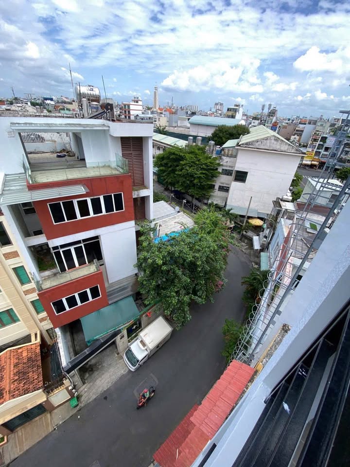 Cho thuê phòng Studio Nguyễn Giản Thanh, Q10 - Ban công thoáng mát