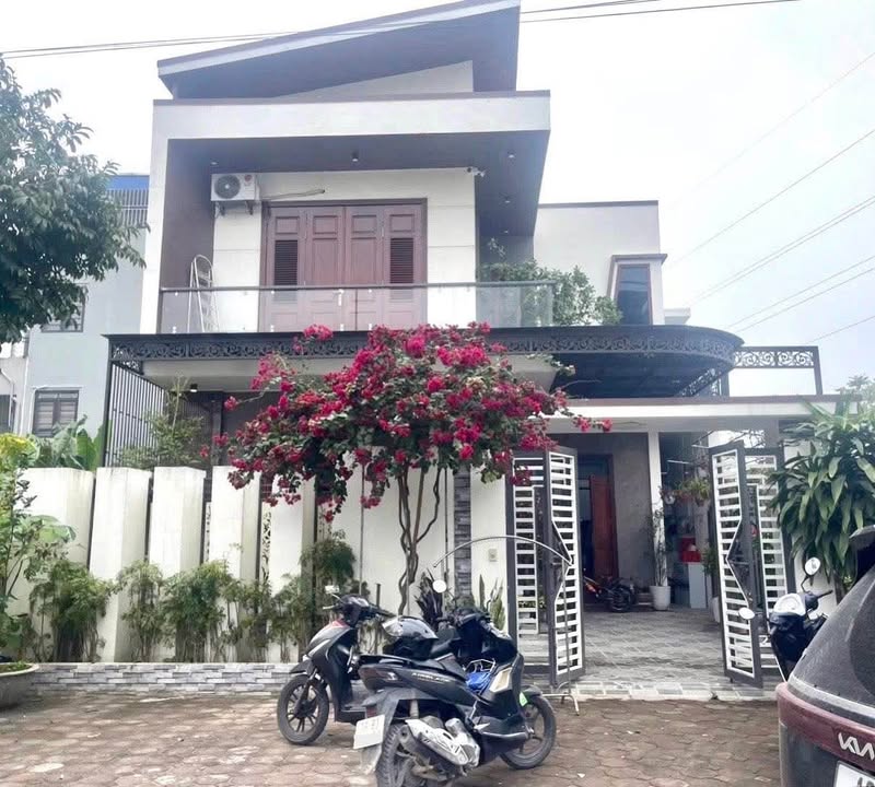 Bán Nhà Villa 2.5 Tầng Mặt Tiền Mỹ Trung, Nam Định - 150m² Giá 9 Tỷ