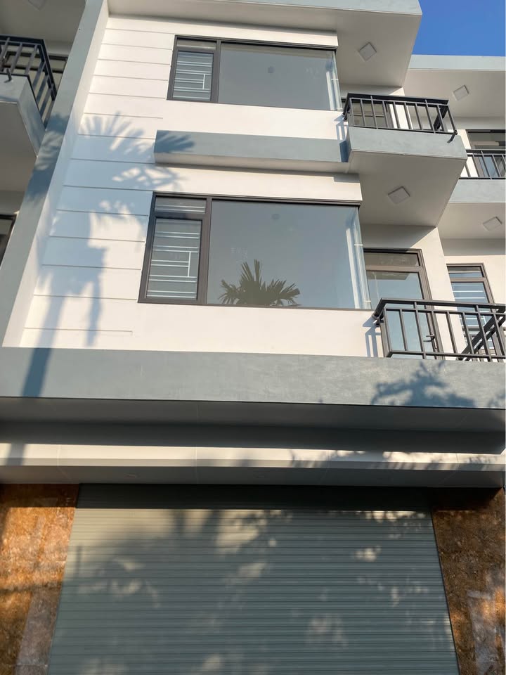 Nhà 3 Tầng Xóm Vật Tư, Hạ Long - 56m² Ô Tô Vào Nhà, Giá 2 Tỷ