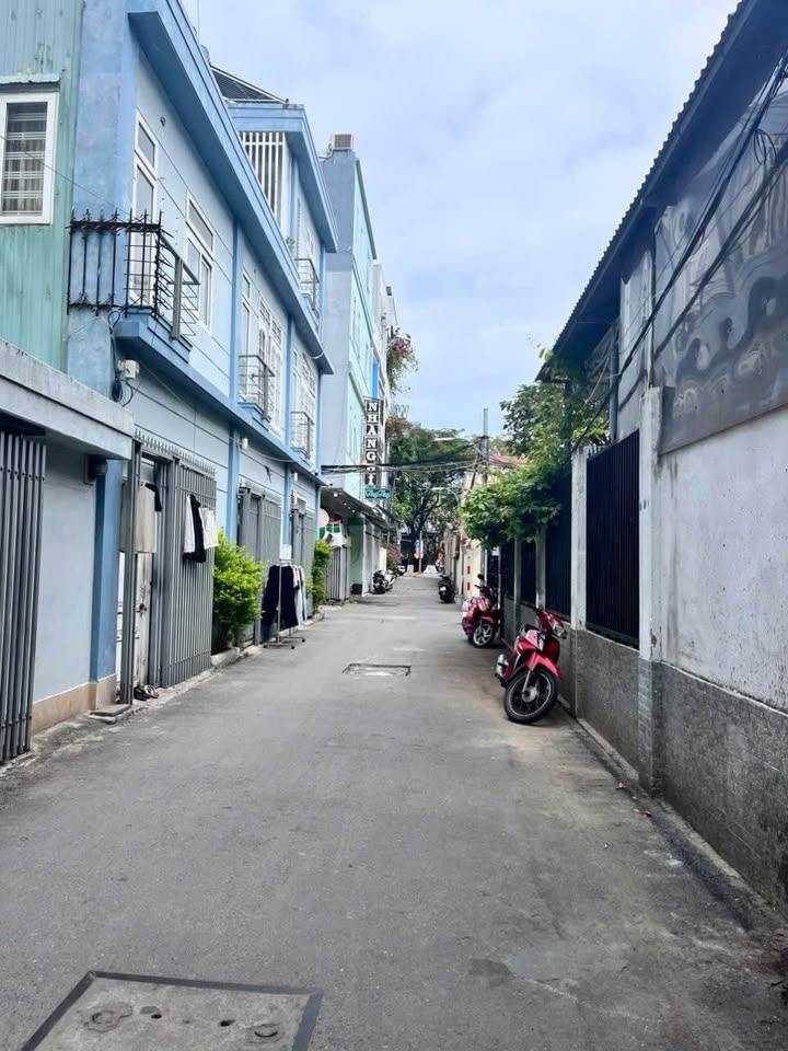 Tòa Căn Hộ Bến Lức 100m² Giá 11 Tỷ - Vị Trí Đắc Địa!