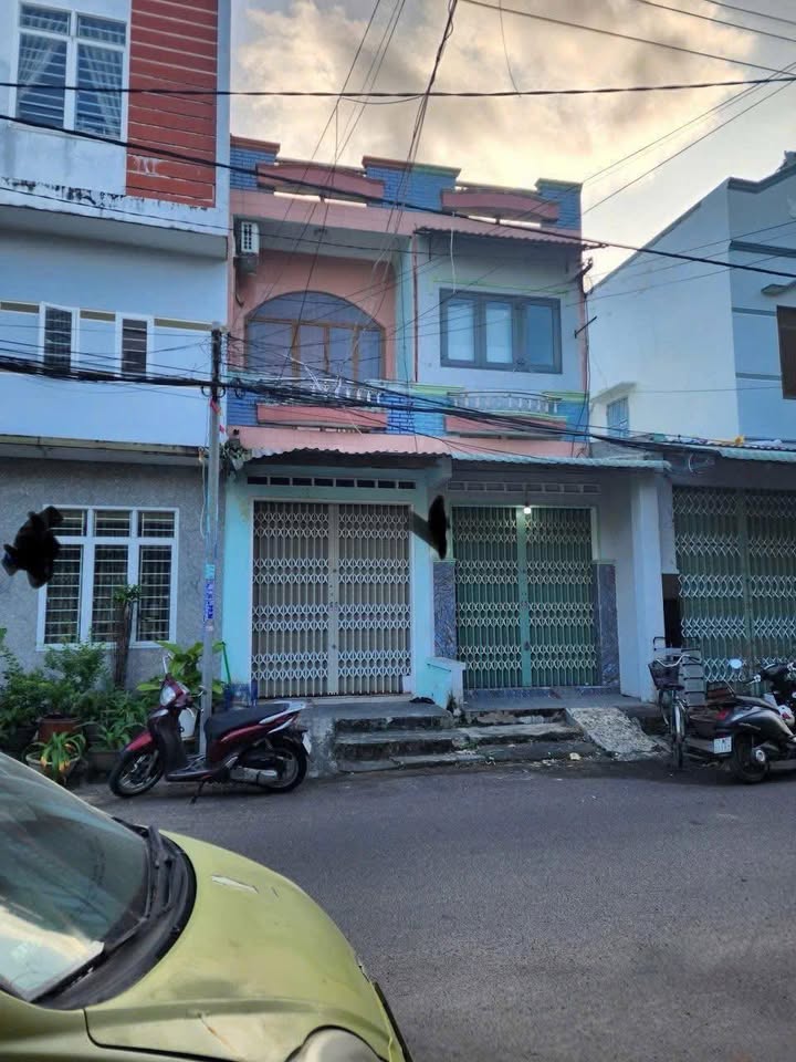 Nhà Phố Bạch Đằng Quy Nhơn 18m² giá 1 tỷ - Mặt tiền kinh doanh!
