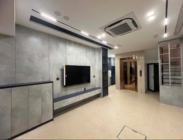 Nhà Ngọc Thụy 50m² - 7 Tầng Thang Máy, Lô Góc, Full Nội Thất, Giá 13 Tỷ