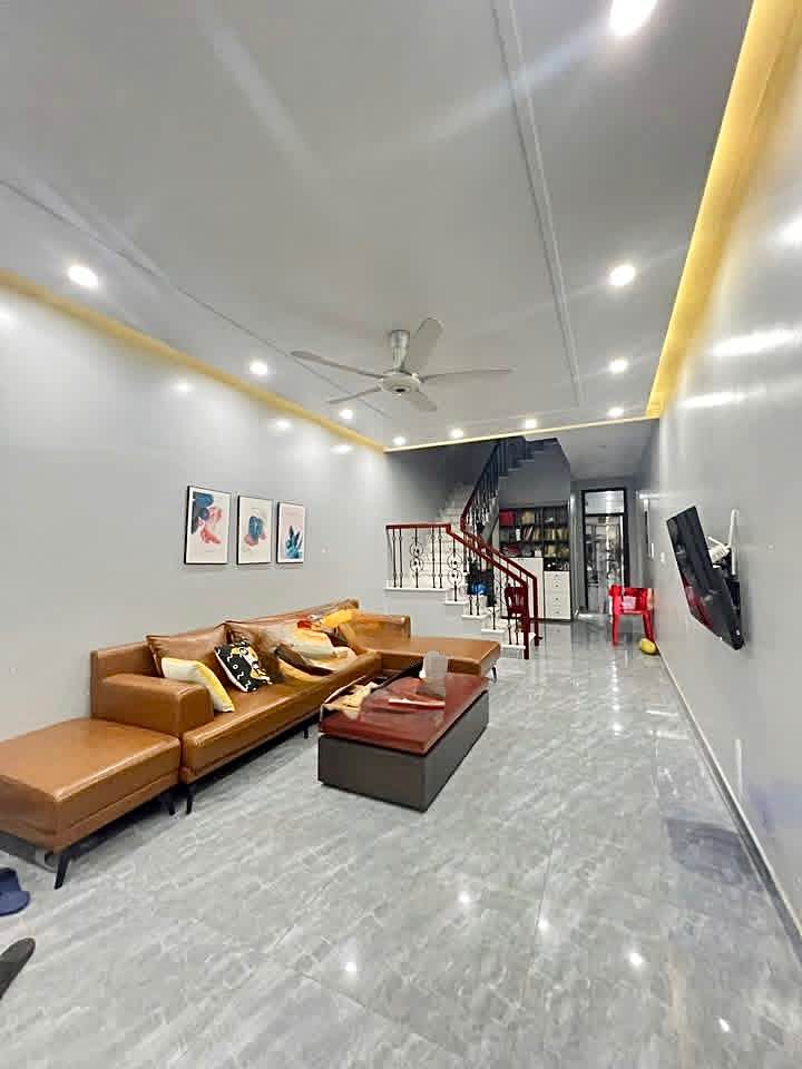 Nhà Mặt Đường Quán Nam, Lê Chân - 100m2, 4 Tầng, 4PN, Gara Ô Tô, 8 Tỷ