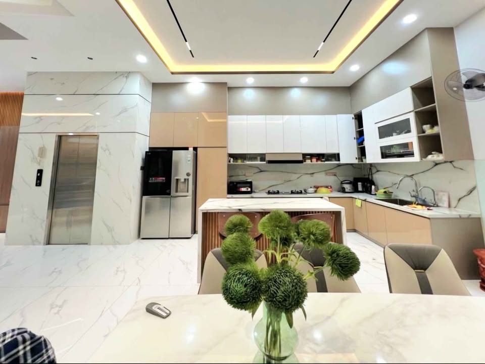 Nhà Phố 4 Tầng Thang Máy Mặt Tiền 6x17m, Cộng Hòa Tân Bình - 14 Tỷ