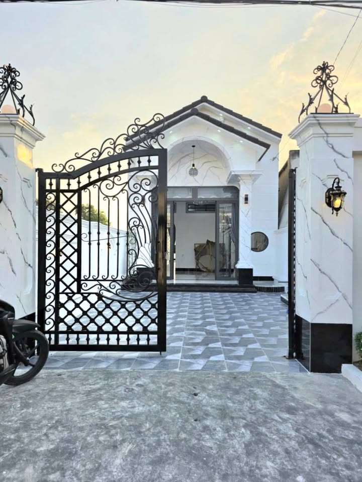 Bán nhà Hòa Thành Tây Ninh 150m² giá 1.95 tỷ - Thiết kế hiện đại