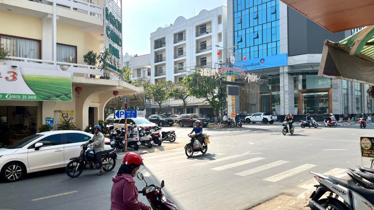 Nhà Mặt Tiền Phan Đình Phùng, Ninh Kiều - 78m², 5 Lầu, Kinh Doanh Khách Sạn