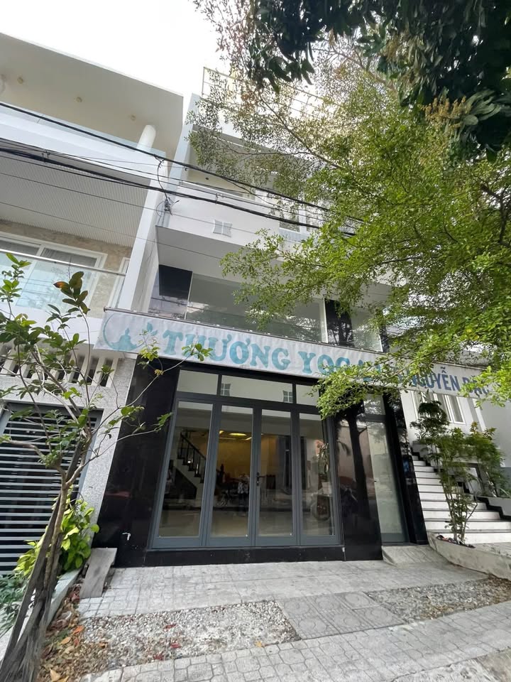 Bán nhà 3 tầng Hòn Xện Nha Trang 80m² giá 7.6 tỷ - Vị trí đẹp!