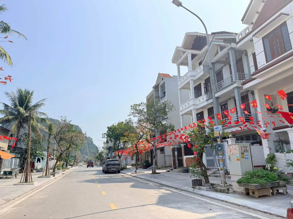 Đất Nền Cột 8 Hạ Long 60m² Sổ Đỏ Sẵn Sàng - Giá 5.8 Tỷ