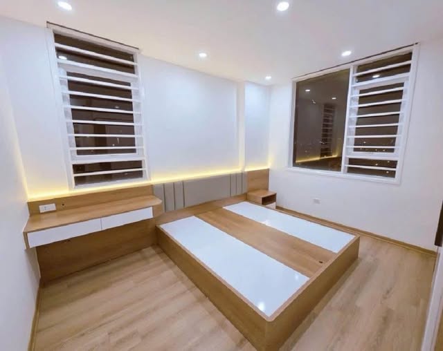 Nhà Riêng Trịnh Văn Bô 35m² - Ô Tô Đỗ Cửa, 6 Tầng Thang Máy!