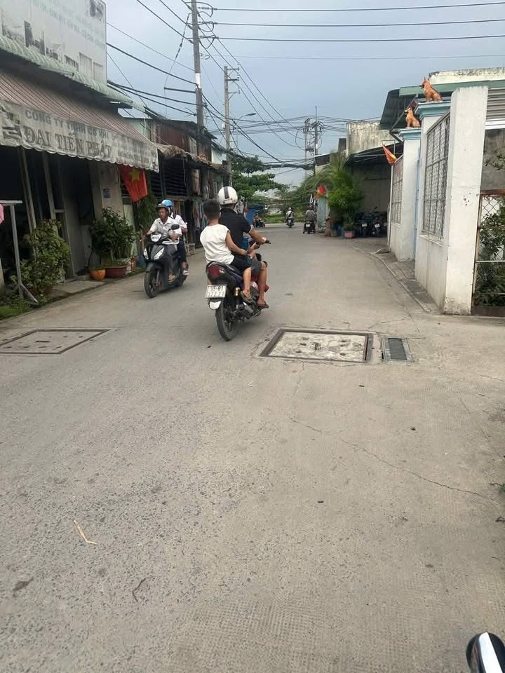 Cho Thuê Nhà Mặt Tiền Đường Nhà Vuông, Bình Chánh - 108m², 5 Triệu/Tháng