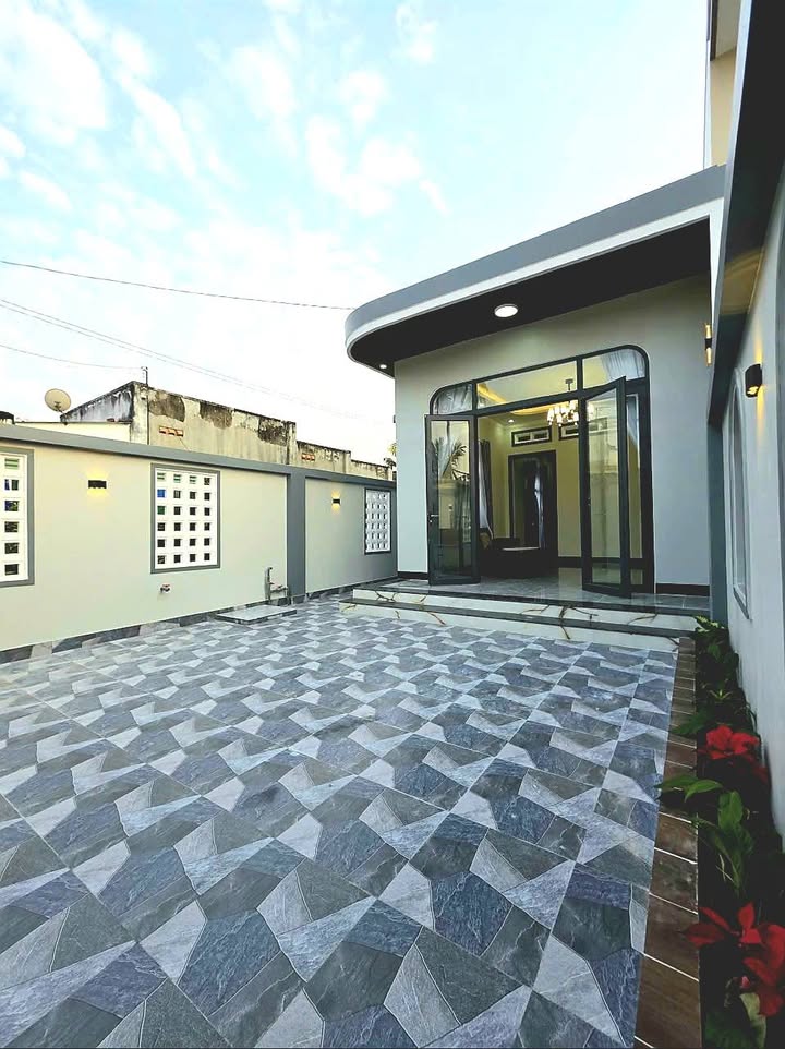 Nhà Phố 2 Mặt Tiền Hòa Thành, Tây Ninh - Kinh Doanh Đắc Lợi, Sổ Hồng Sẵn Sàng