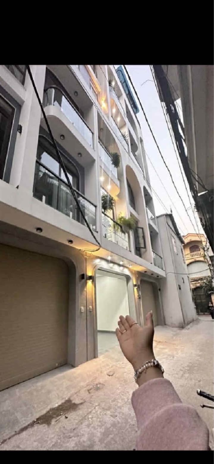 Bán nhà 6 tầng thang máy, gara ô tô Phố Thạch Bàn, Long Biên - 38.5m² - 11.8 tỷ