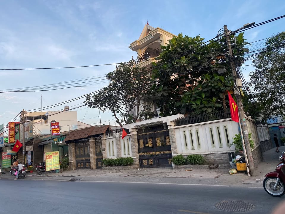 Nhà Mặt Tiền Nguyễn Duy Trinh, Thủ Đức - 200m² Lô Góc, Kinh Doanh Đa Ngành