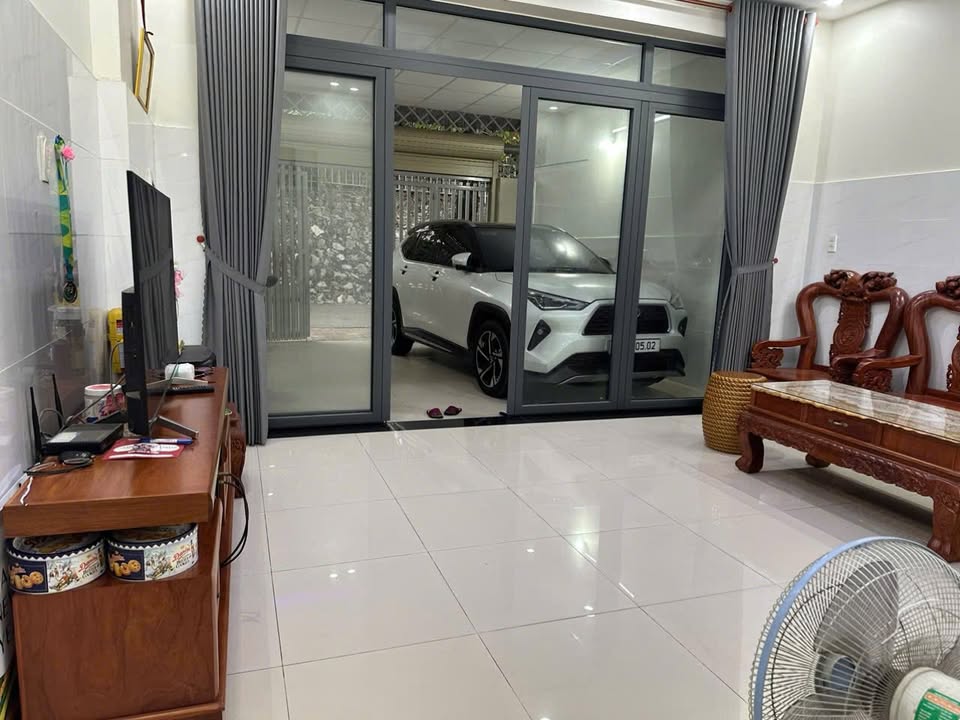 Nhà 2PN Phú Lợi, Thủ Dầu Một - Hẻm Xe Hơi, Sẵn Nội Thất 7 Triệu/Tháng