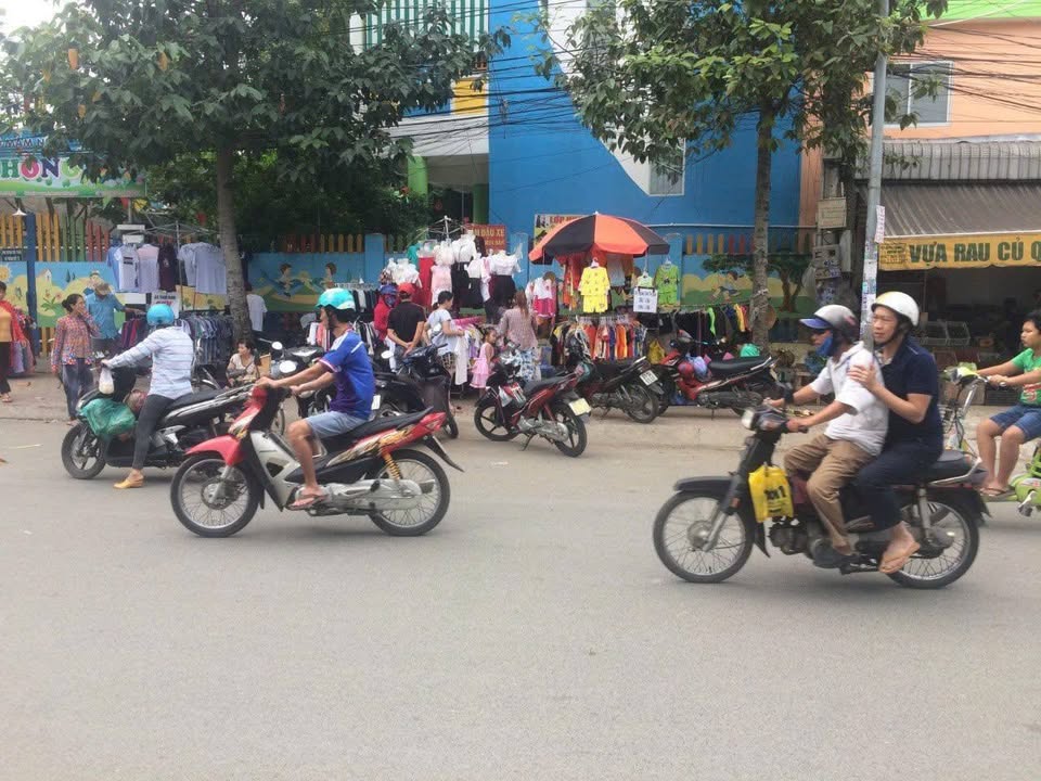 Nhà Mặt Tiền Dĩ An 223m² - Kinh doanh, dòng tiền 25tr/tháng, bán gấp!