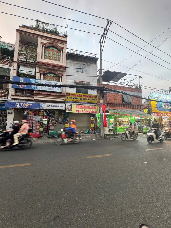 Nhà Phố Thoại Ngọc Hầu, Tân Phú 12m² - Mặt tiền kinh doanh