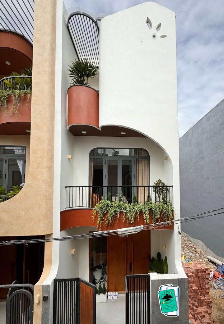 Bán nhà 3 tầng Tôn Đức Thắng 62m² - Full nội thất, ô tô vào tận nhà!