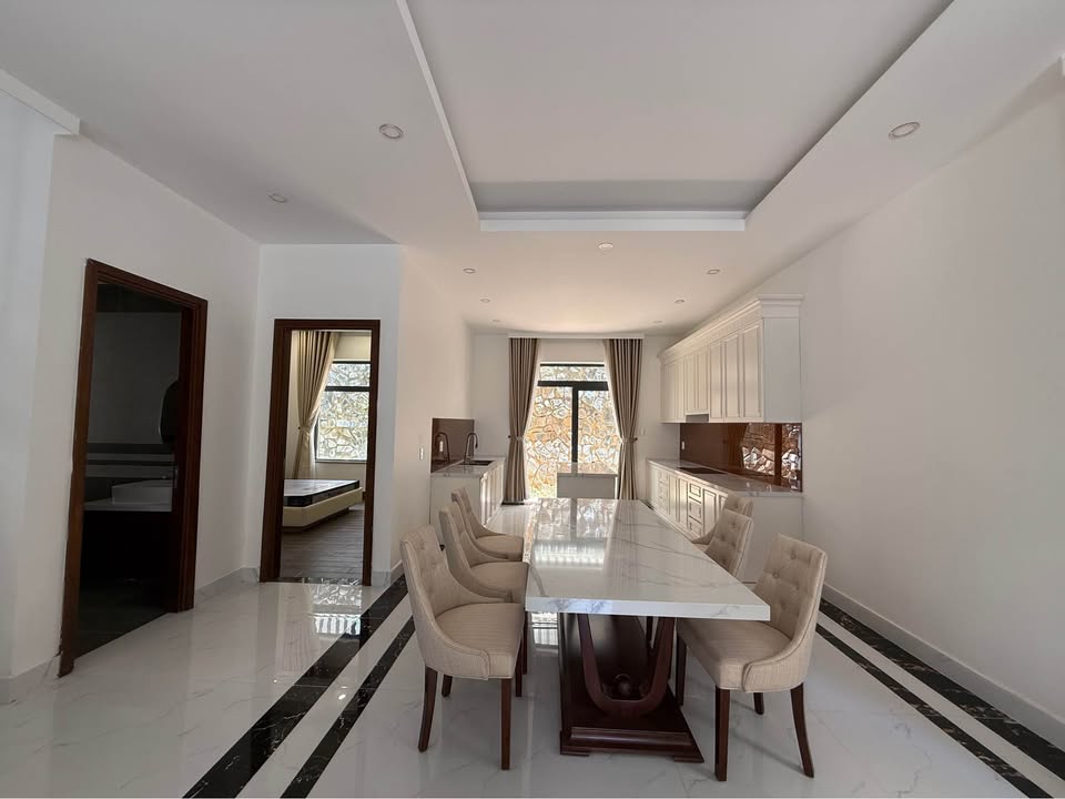 Bán Villa Phường 7 Đà Lạt 200m² Giá 9.8 Tỷ - Sổ Riêng Xây Dựng