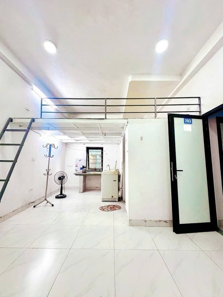 Thuê căn hộ gác xép Nguyễn Văn Cừ 25m² giá 3.3 triệu - Sẵn sàng ở ngay!