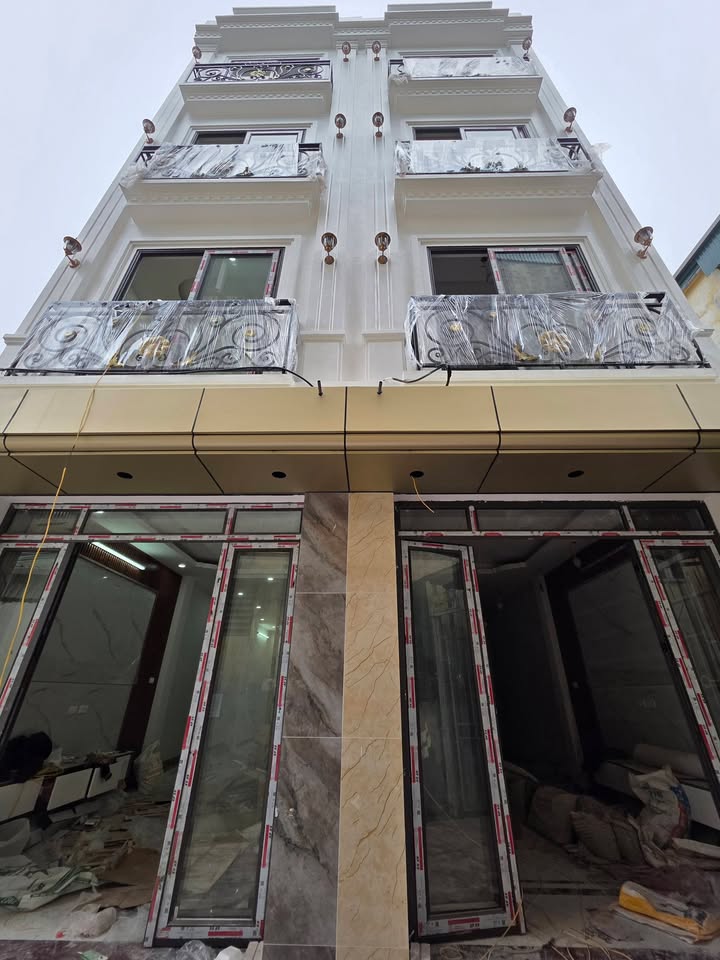 Nhà 40m² Thạch Bàn Long Biên - 5 Tầng 6PN - Ô Tô Đỗ Cửa - 8 Tỷ