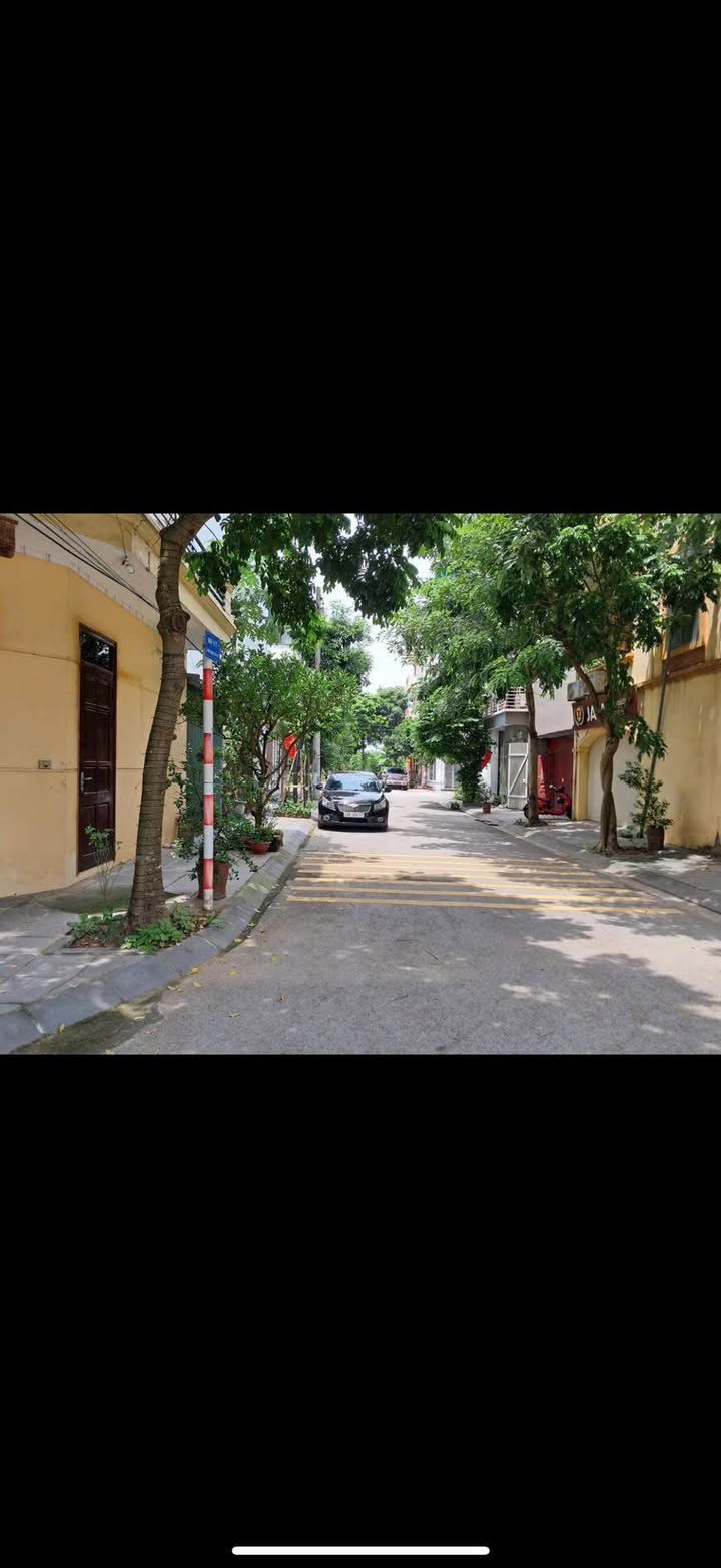 Bán nhà lô góc Đức Giang Long Biên 43m² - Ô tô tránh, nở hậu cực đẹp