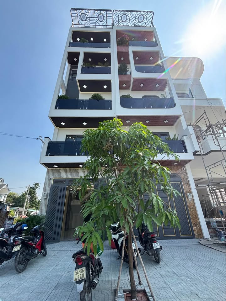 Nhà 76m² Quận 12 - 4PN, 4 Lầu, Full Nội Thất, Hẻm 8m Xe Hơi