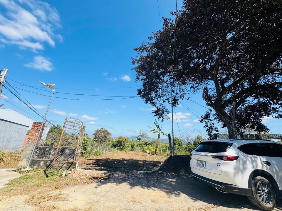 Bán Đất Thị Trấn Đắk Hà 600m² - 2 Mặt Tiền Đường Bê Tông, Gần QL