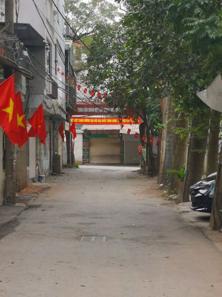 Bán nhà Cổ Nhuế 2 Bắc Từ Liêm 60m² giá 3.3 tỷ - Ô tô đỗ cửa!