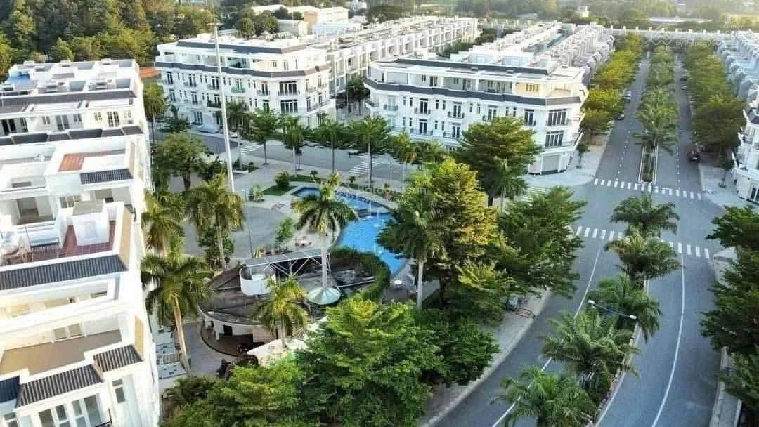 Cho thuê nhà 1 trệt 2 lầu Phú Mỹ, TDM - 3PN, Sân thượng, Gần Sân Golf