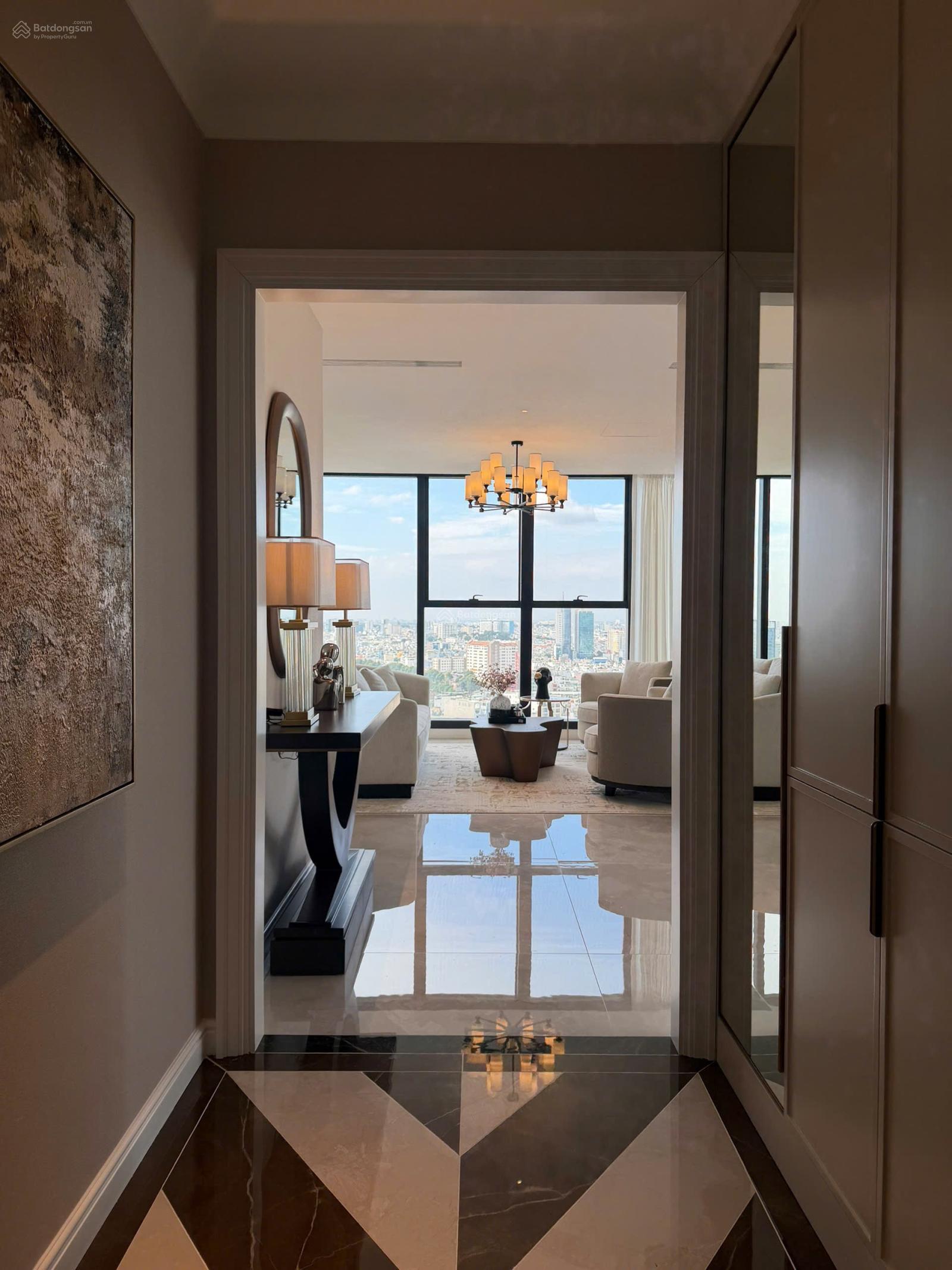 Căn hộ Vinhomes Golden River Ba Son 200m² - View đẹp, nội thất 5 tỷ!