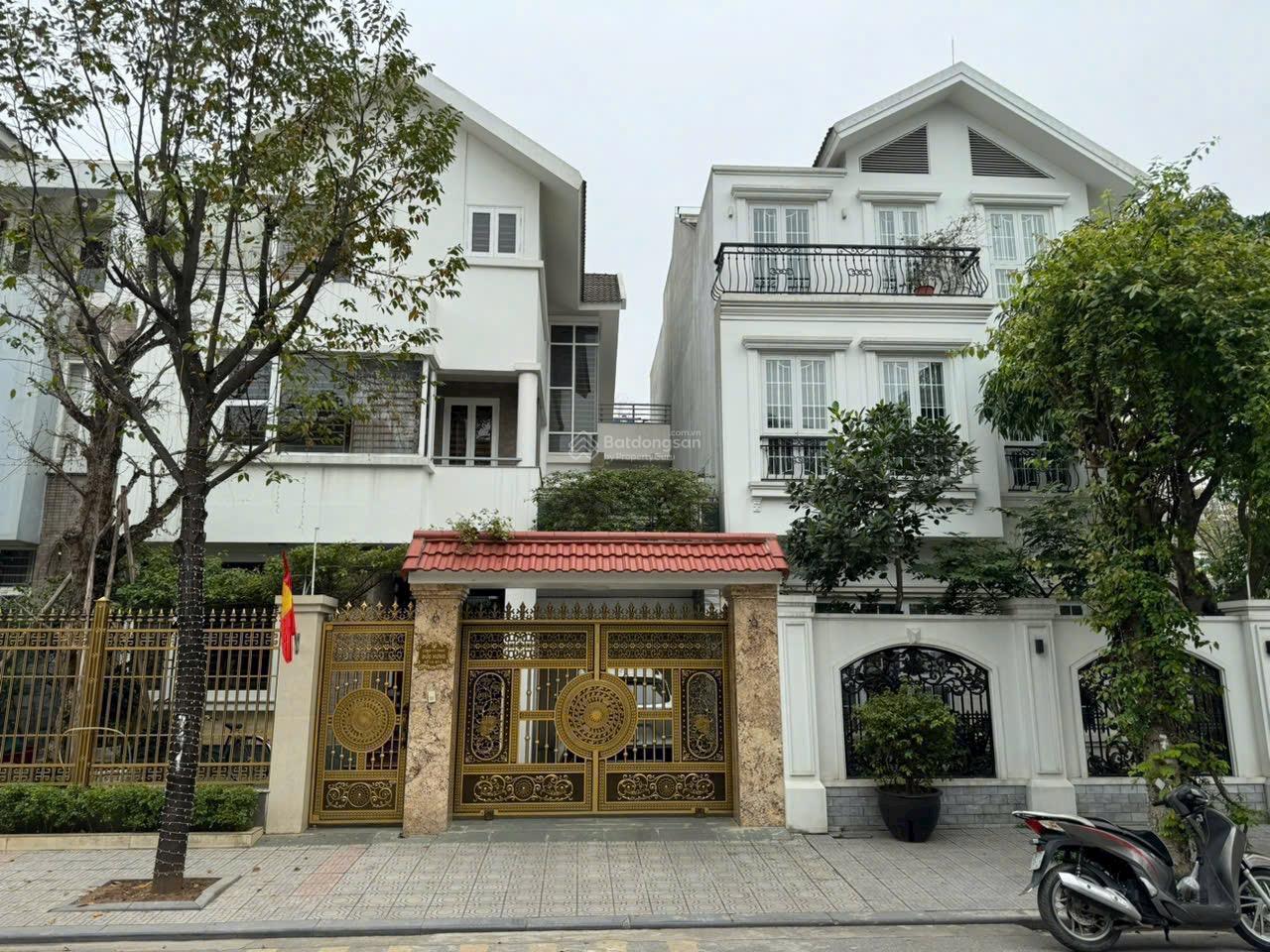 Biệt thự Văn Phú 225m² full nội thất, thang máy - Giá 35.5 tỷ