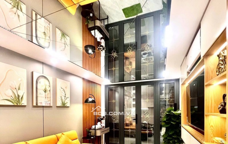 Nhà 5 Tầng Thang Máy Hoàng Hoa Thám, Tây Hồ - 31m² Giá 9.7 Tỷ