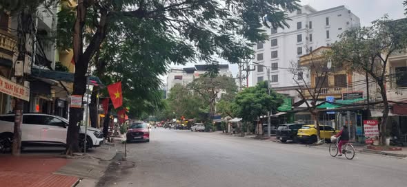 Biệt thự 5 tầng mặt đường Đỗ Nhuận, Thanh Xuân - Dòng tiền 45 triệu/tháng