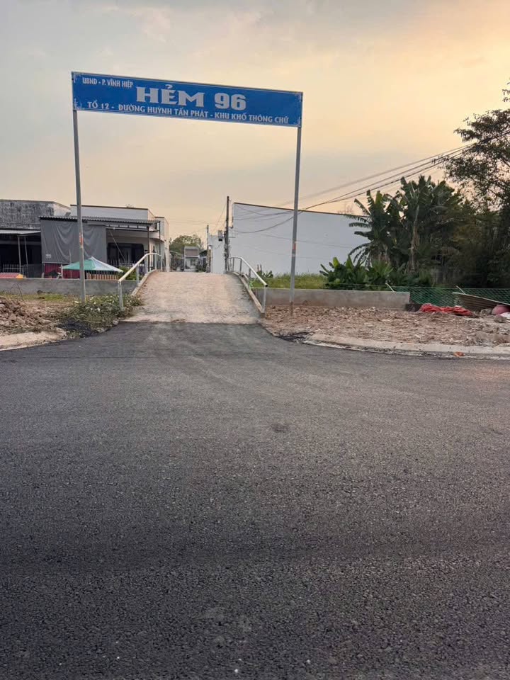 Nhà Phố Tân Cổ Điển 100m² - Ngay Trung Tâm Phú Quốc - 2.95 Tỷ