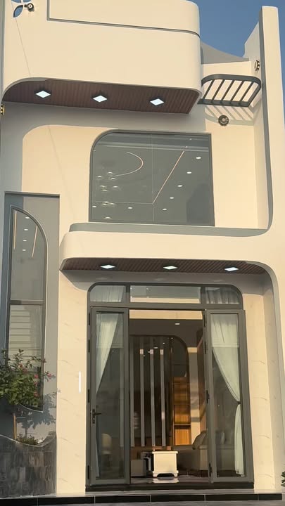 Nhà phố Long Hoa 180m² - Vị trí vàng kinh doanh, sổ hồng sẵn!