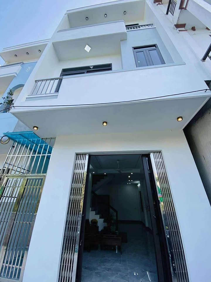 Bán nhà 3 tầng Ngõ Tô Hiến Thành Nam Định 50m² 2.95 tỷ - Ô tô đỗ cửa!