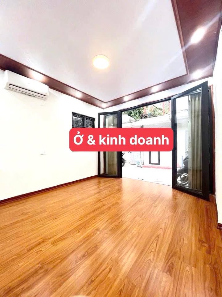 Nhà 42m² Ngọc Lâm, Long Biên - 3.X Tỷ, Ô tô đỗ cửa, Sổ đỏ chính chủ