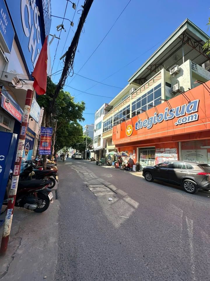 Đất mặt đường Khúc Thừa Dụ 200m² giá 20 tỷ - Vị trí vàng kinh doanh!