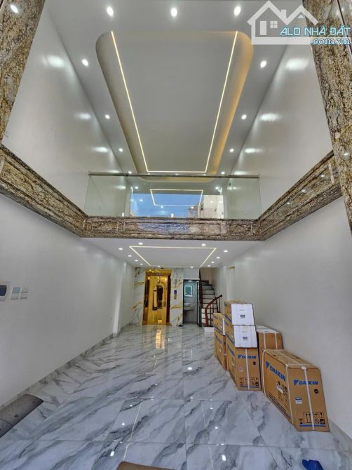 Nhà Mặt Ngõ Kinh Doanh Đền Lừ 40m² 7 Tầng Thang Máy, Oto Vào Nhà