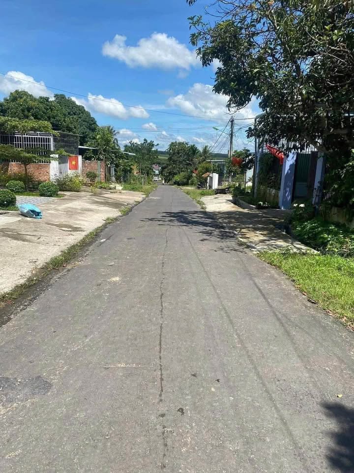 Bán nhà Đắk Cấm Kon Tum 435m² - Vị trí đẹp sẵn sàng ở ngay!