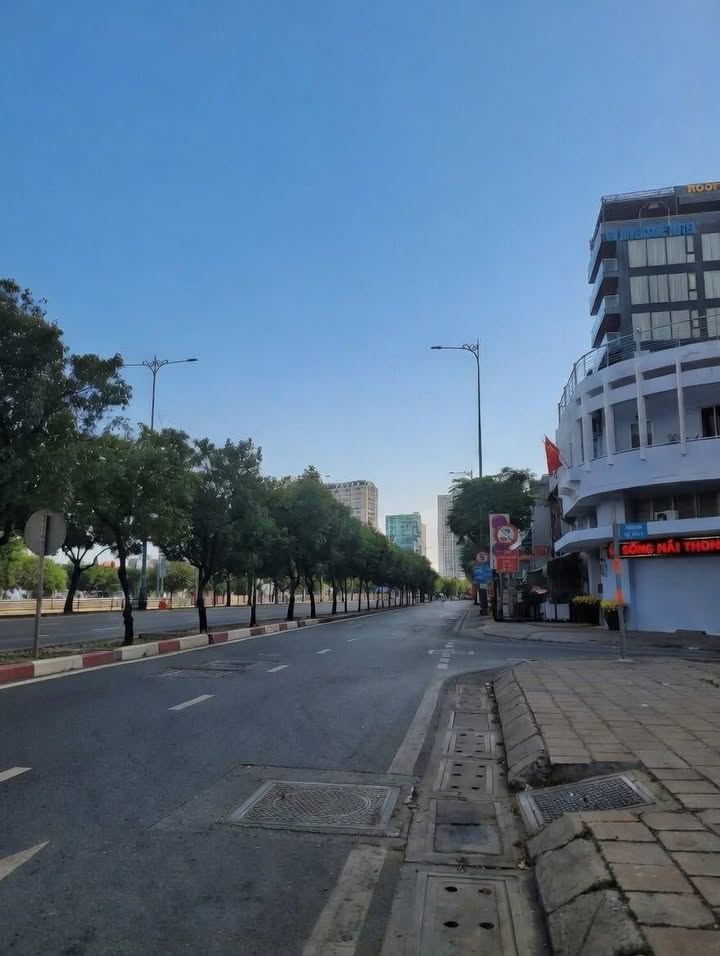 Bán nhà Quận 1 Võ Văn Kiệt 60m² giá 15 tỷ - Ô tô đậu cửa!