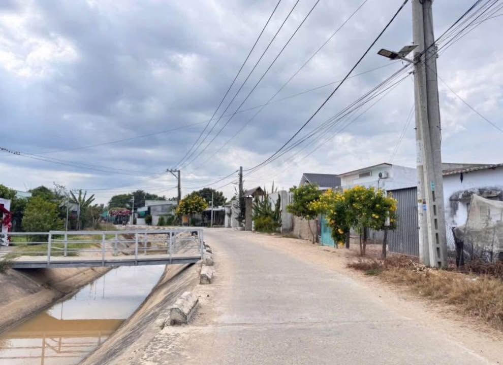 Đất Thổ Cư 140m² Mặt Tiền Mương Nhật, Ninh Thuận - 900 Triệu