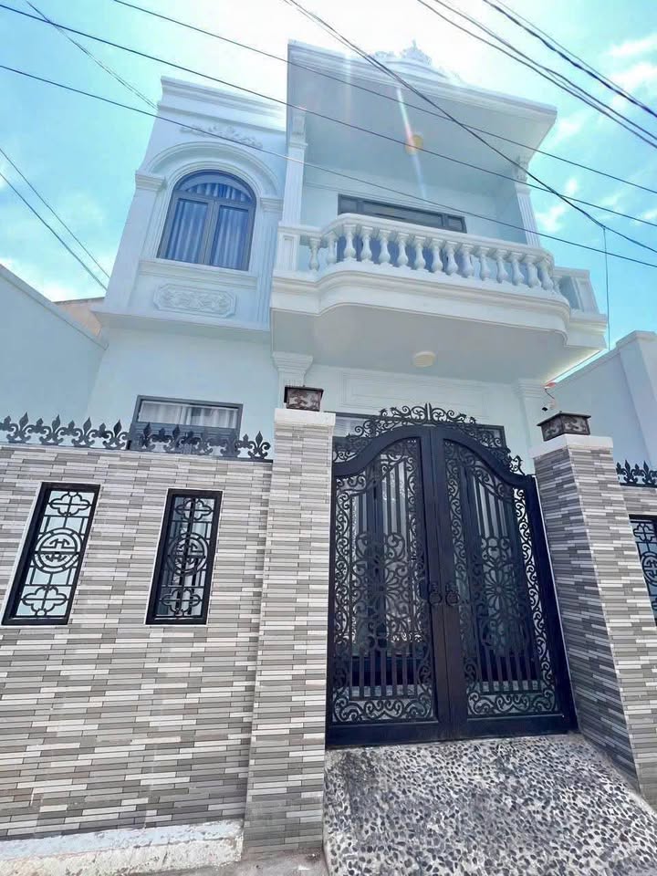 Bán nhà lầu mê đúc Phường Lạc Đạo 60m² giá 1.9 tỷ - Sổ hồng sẵn!