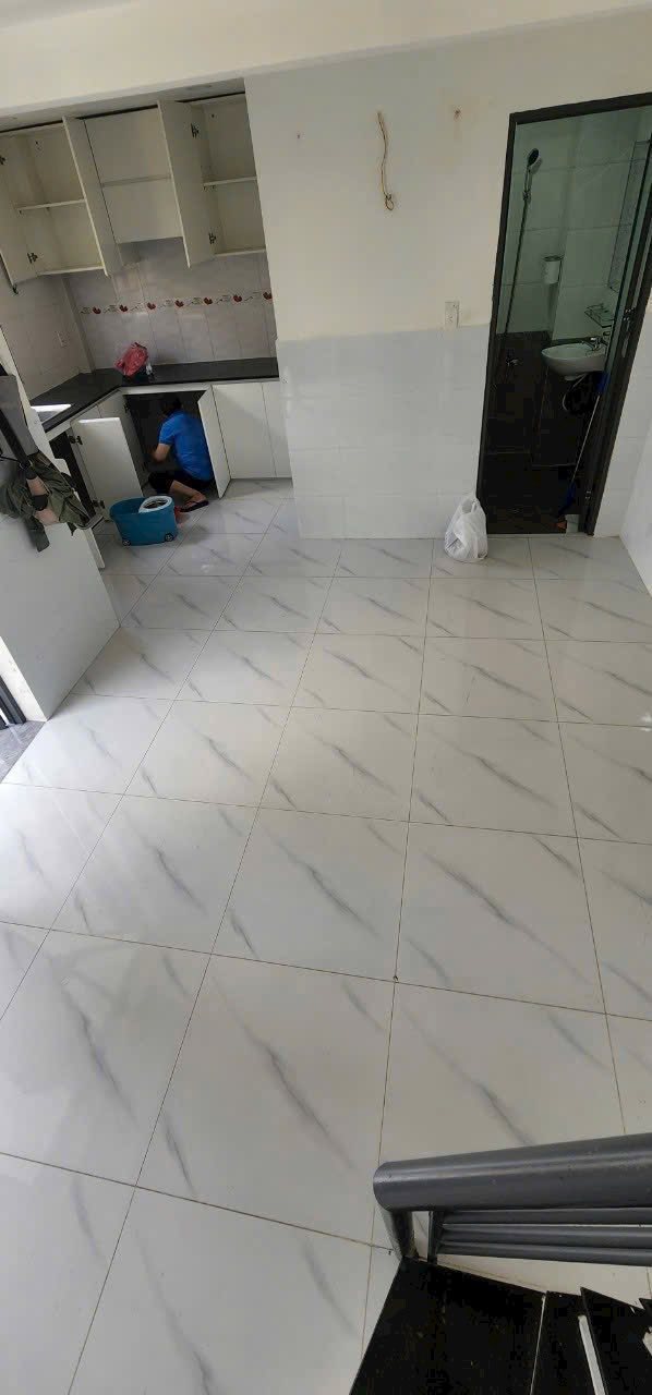 Nhà Quận 7 30m² giá 3.5 tỷ - Sổ hồng sẵn, kinh doanh tốt!