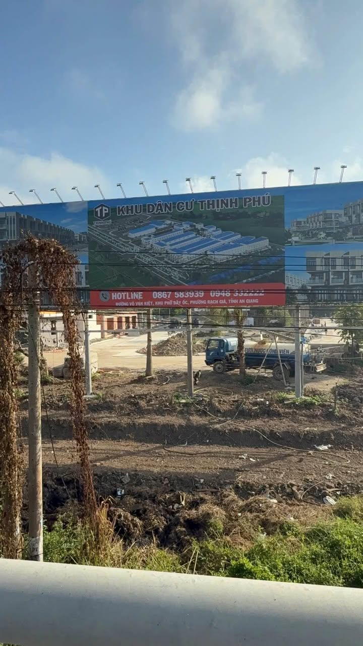 Đất nền 700m² mặt tiền Võ Văn Kiệt Long Xuyên - Sổ đỏ chính chủ!