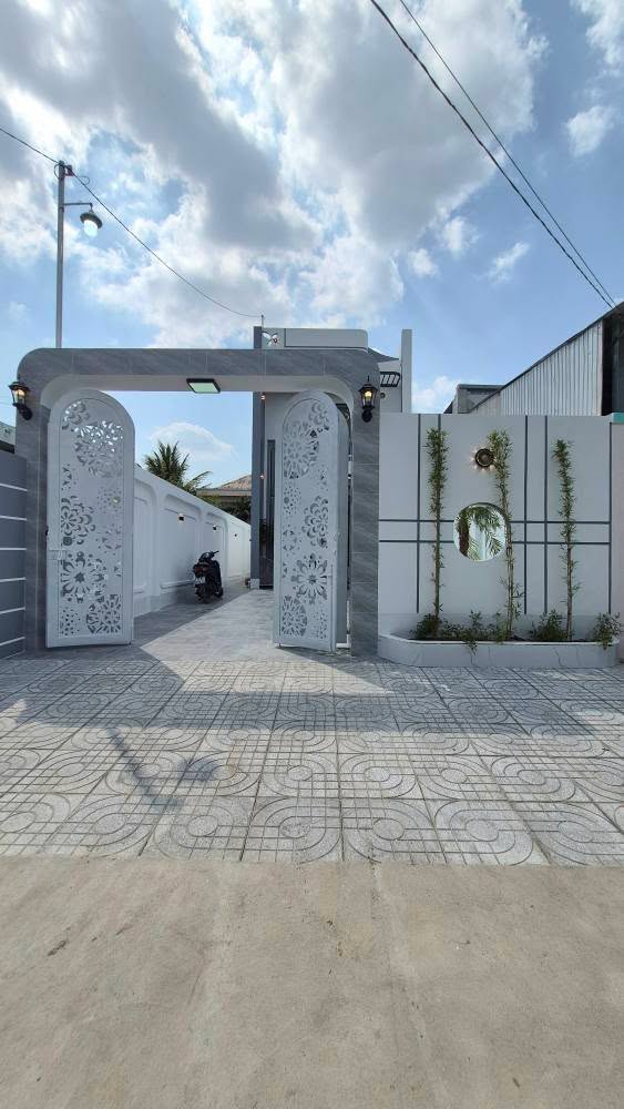 Nhà 1 Trệt 1 Lầu Lửng 180m² Hướng Đông - Kinh Doanh/Ở Ngay Tại Hòa Thành, Tây Ninh