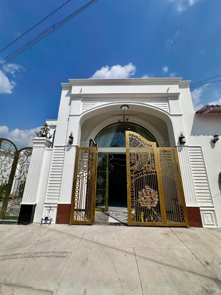 Nhà Villa 3PN Hồ Bơi Ngay TT Chợ Long Hoa, Hòa Thành 2.75 Tỷ